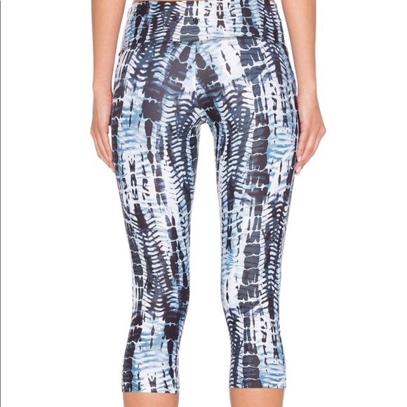 Cropped Printed Leggings - Picture 3 of 12